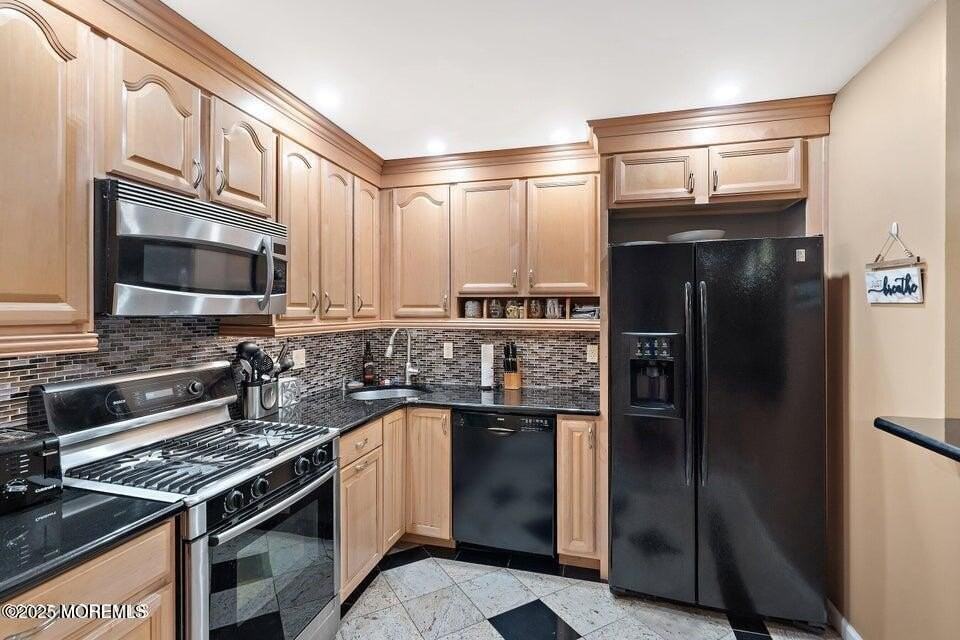 11 Desiree Ct - Photo 6 of 23