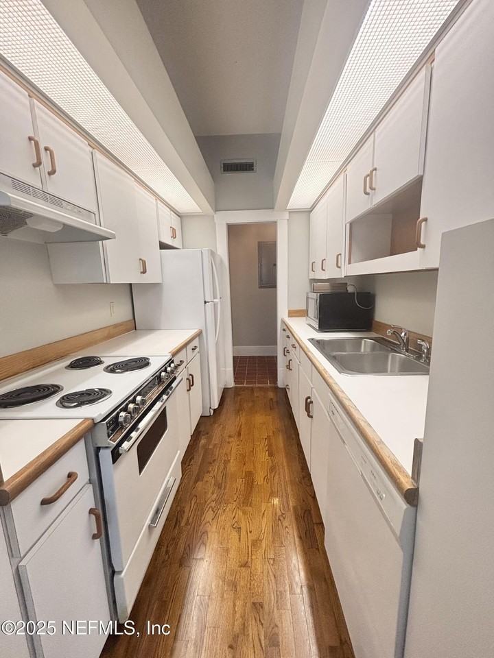 2130 San Marco Blvd Unit A8 #A8 - Photo 6 of 10