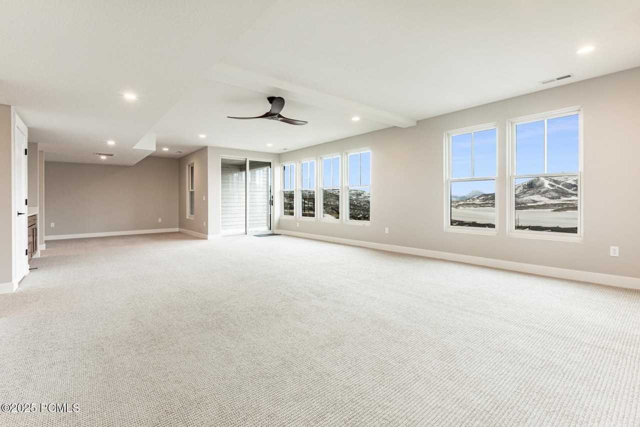 594 E Silver Hill Loop - Photo 3 of 31