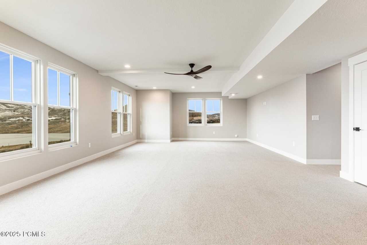 594 E Silver Hill Loop - Photo 4 of 31