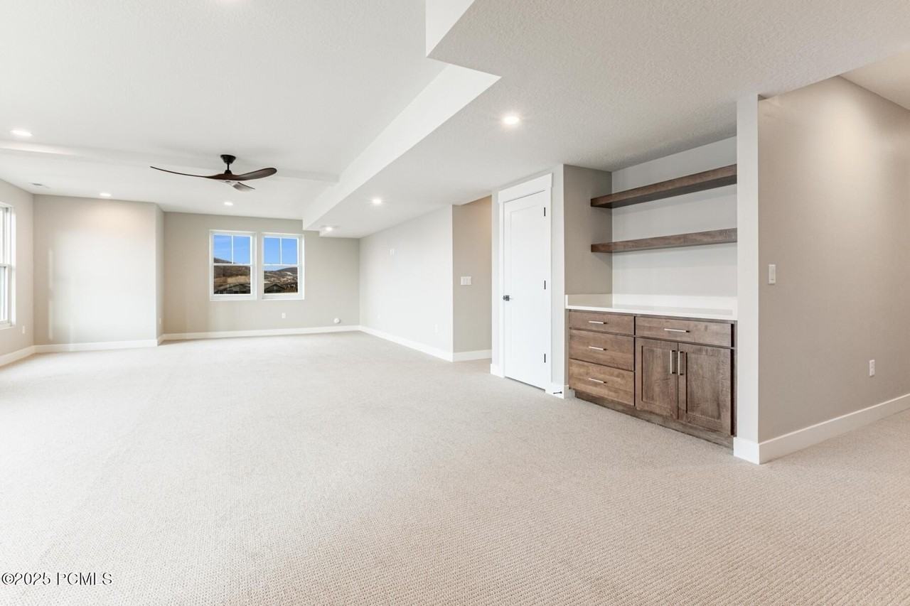 594 E Silver Hill Loop - Photo 6 of 31