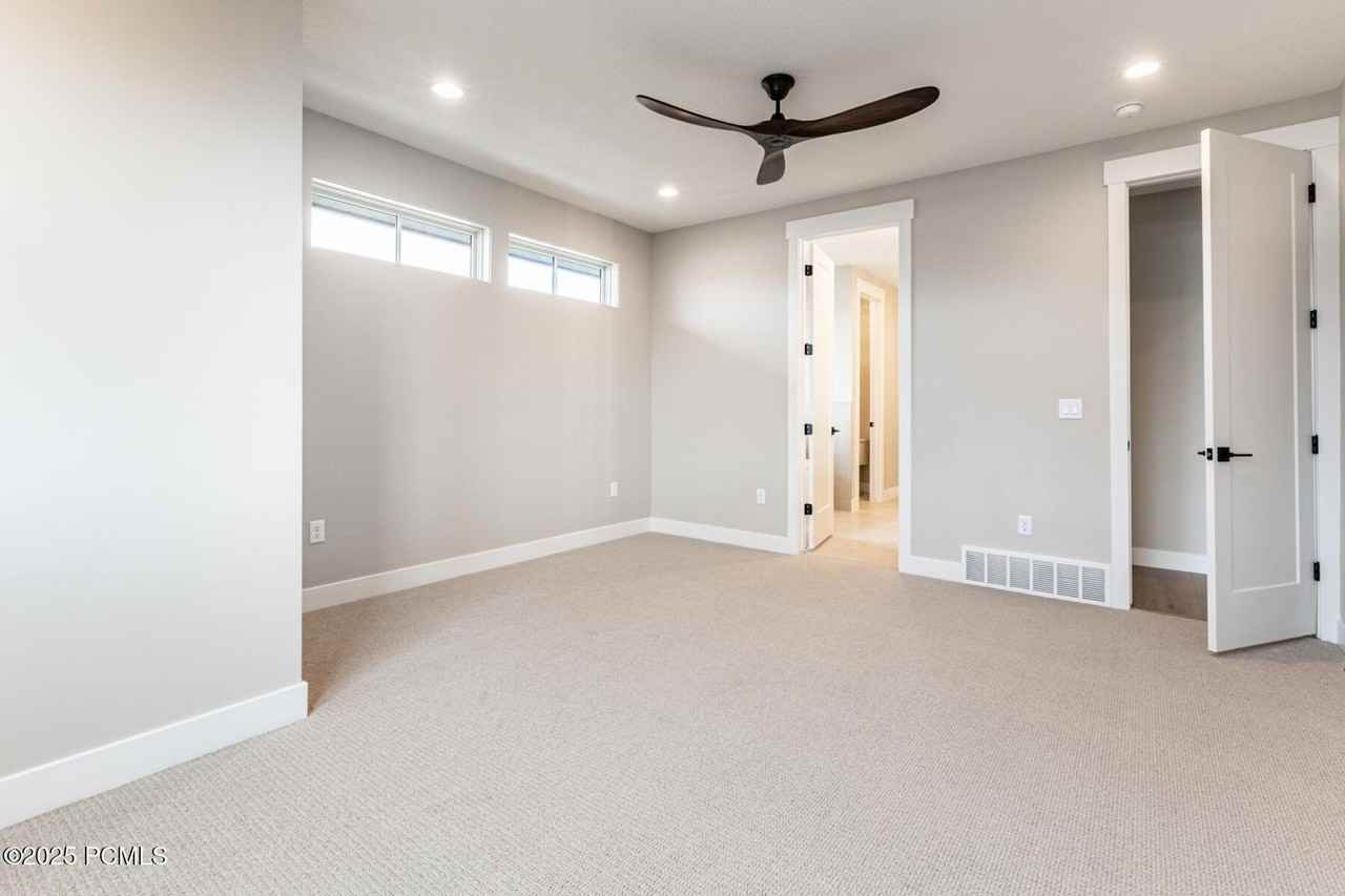 594 E Silver Hill Loop - Photo 7 of 31