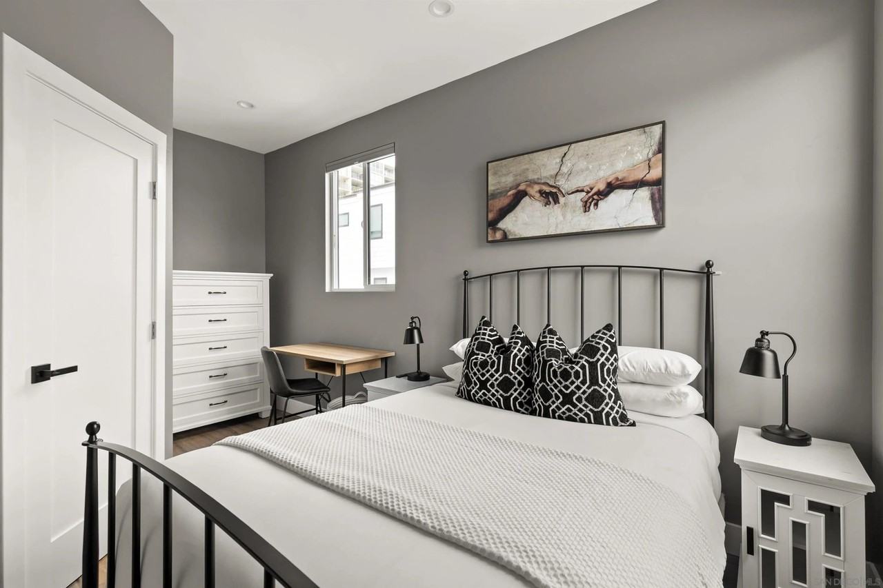 1020 Beryl St - Photo 5 of 33