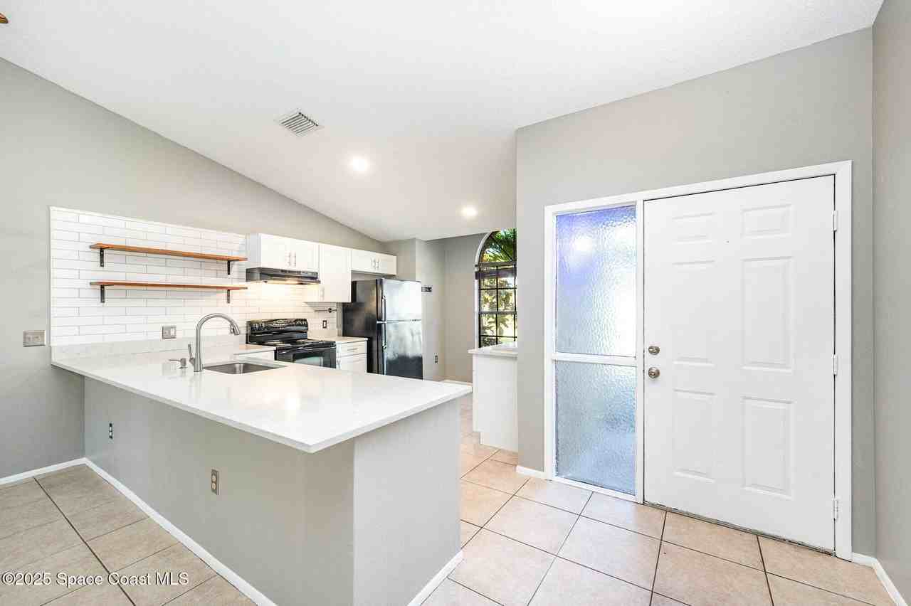 869 Yorktowne Dr - Photo 6 of 22