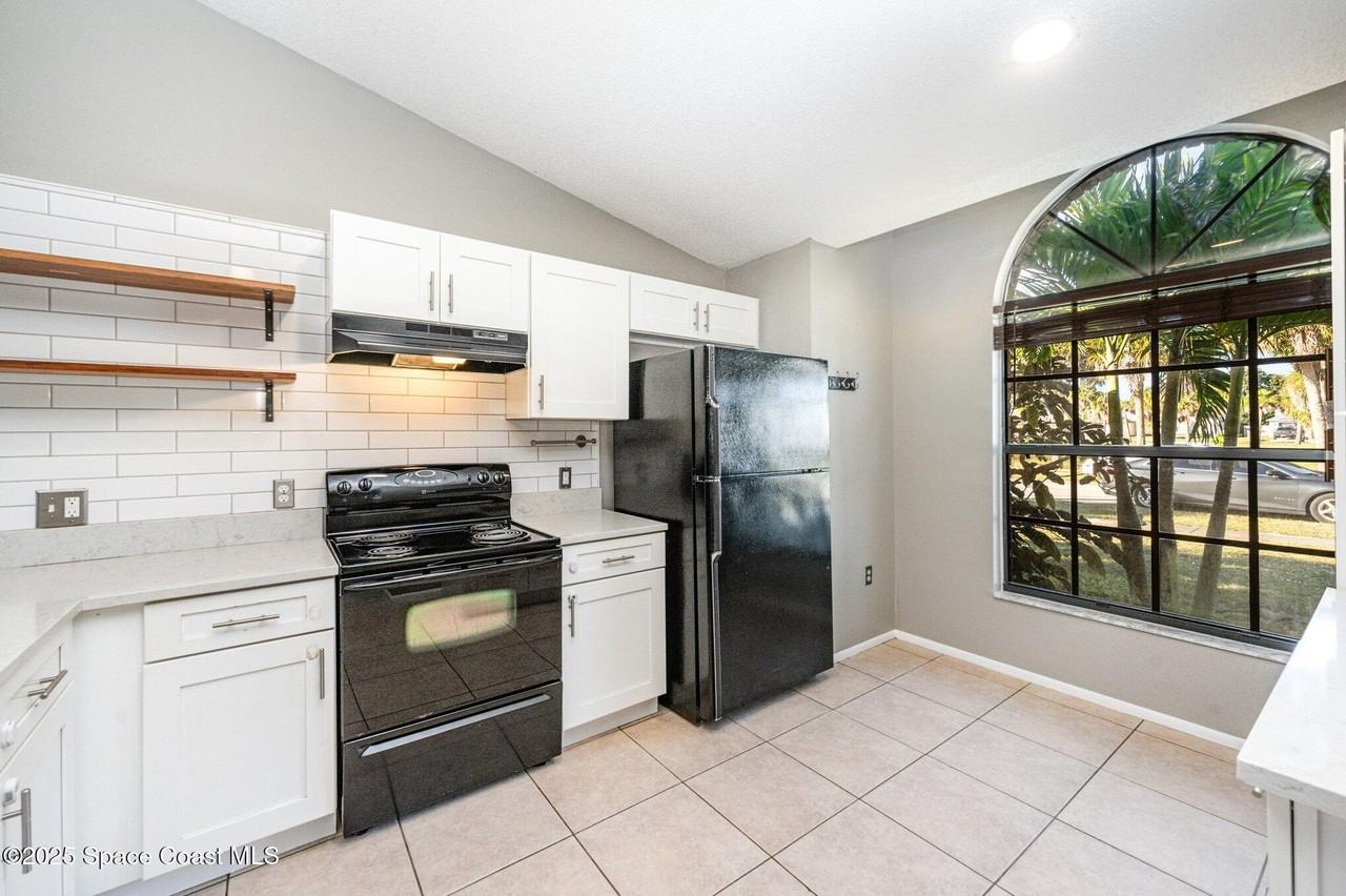 869 Yorktowne Dr - Photo 7 of 22