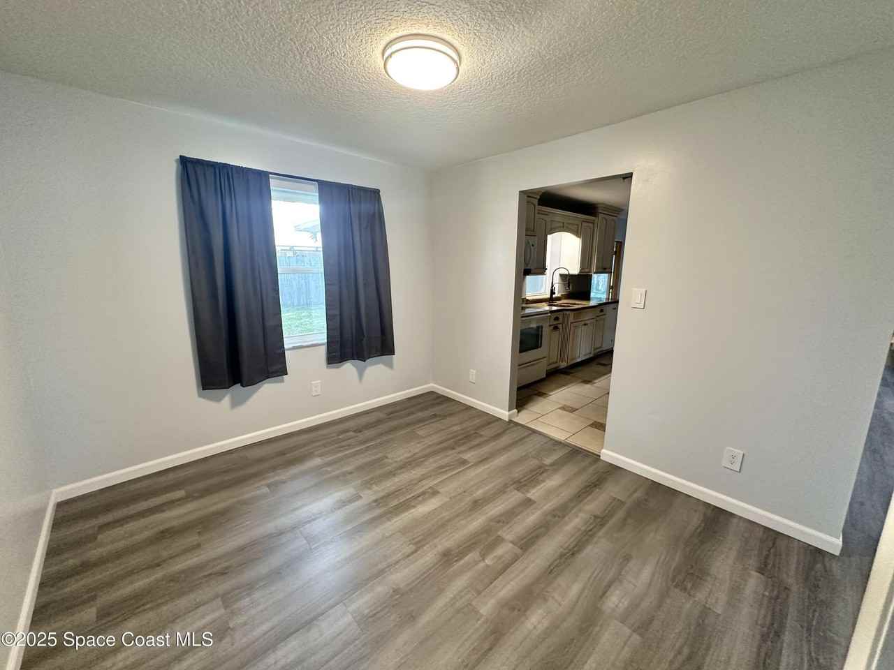 2848 Watkins Dr - Photo 3 of 15