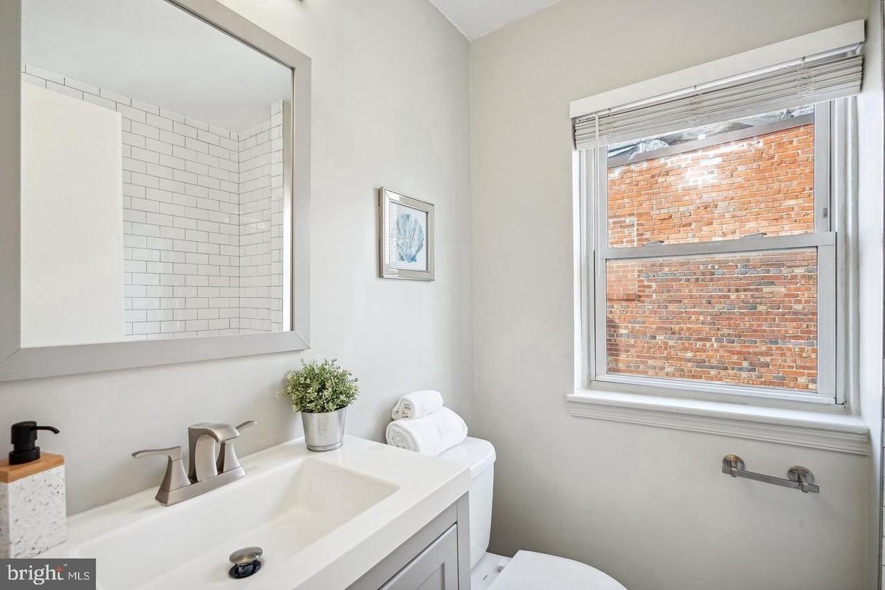 325 17th Street Southeast - Photo 7 of 11