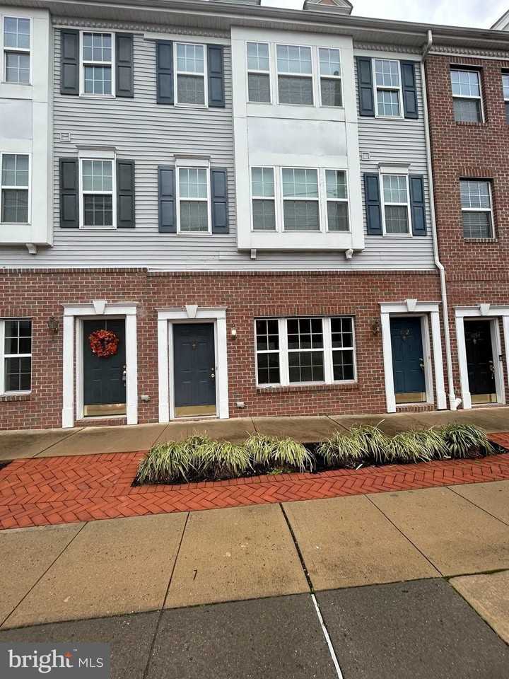 1050 Lamberton Street - Photo 2 of 18