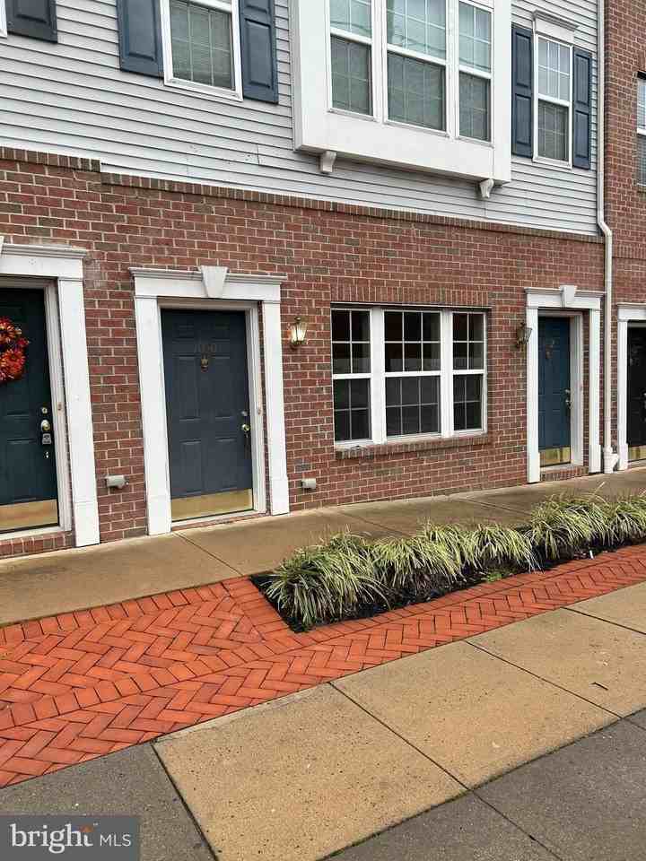 1050 Lamberton Street - Photo 3 of 18