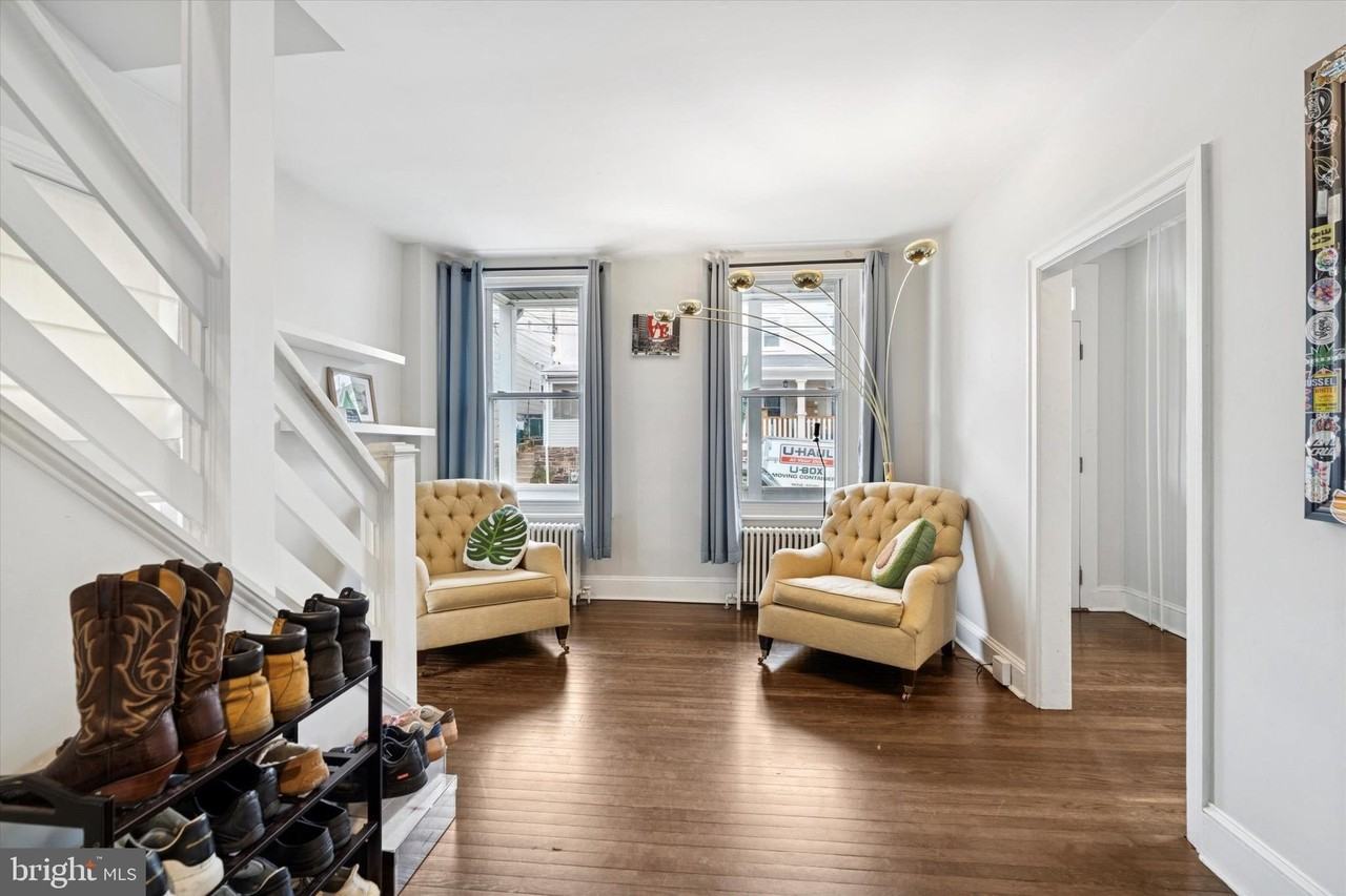 138 Hall St - Photo 4 of 25