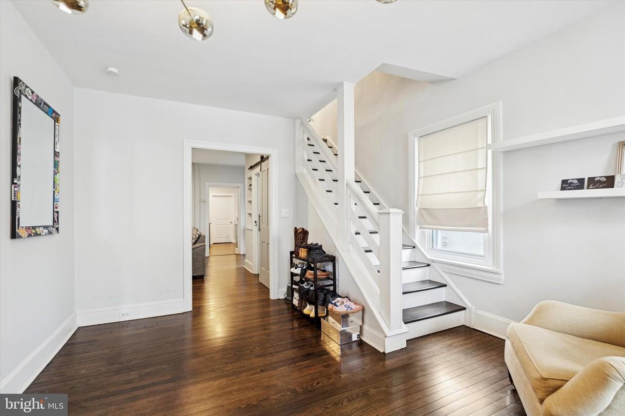 138 Hall St - Photo 5 of 25