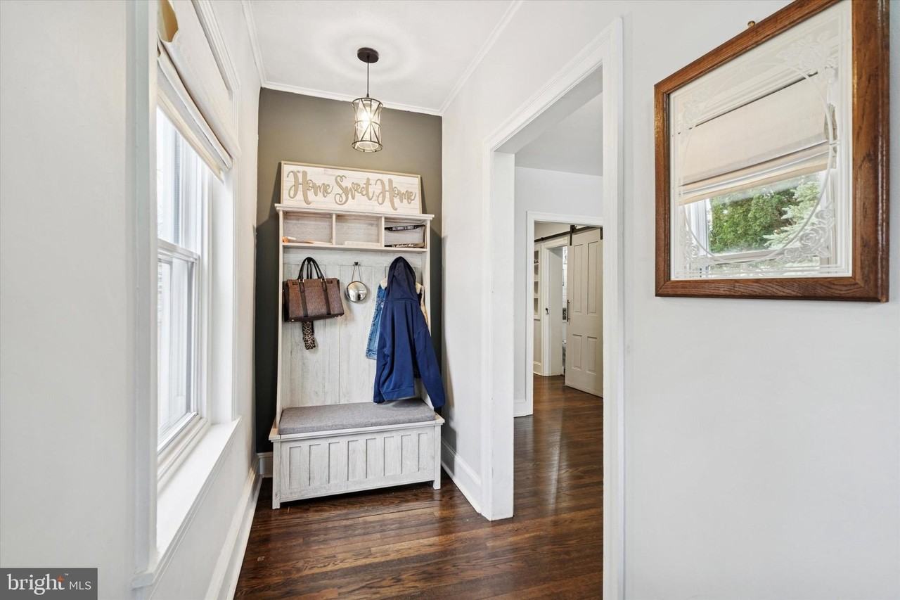 138 Hall St - Photo 6 of 25