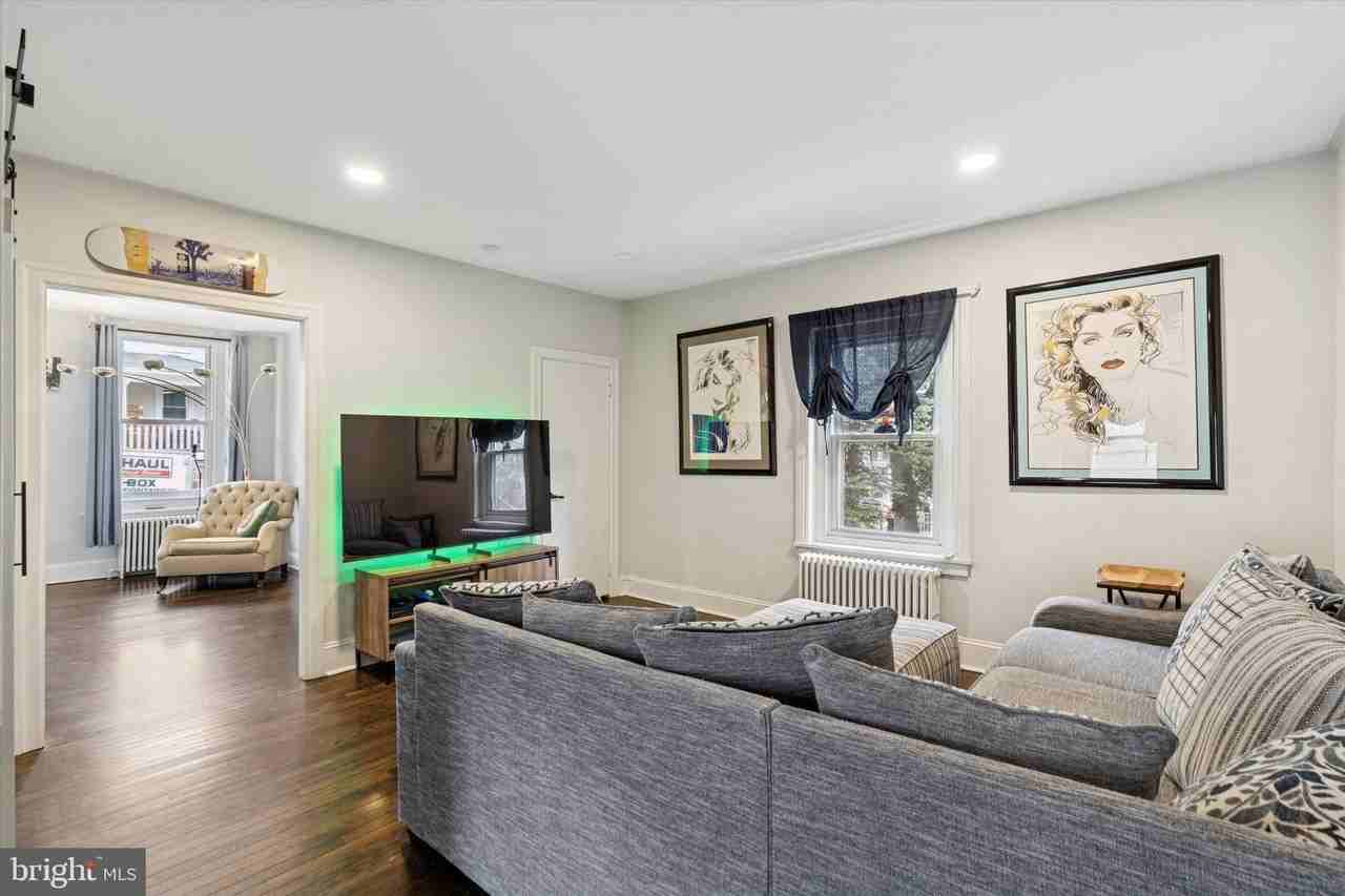 138 Hall St - Photo 7 of 25