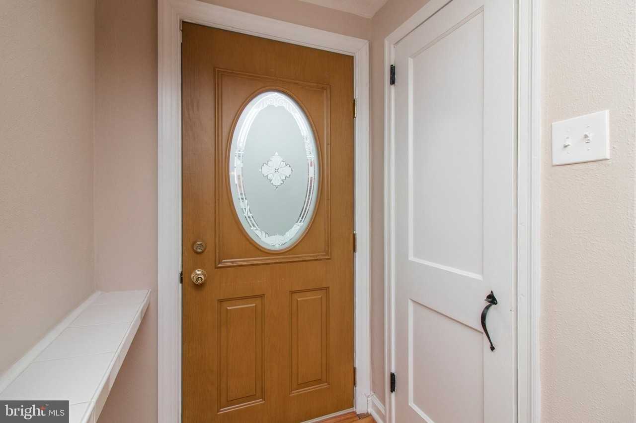 244 Barclay Rd - Photo 3 of 21