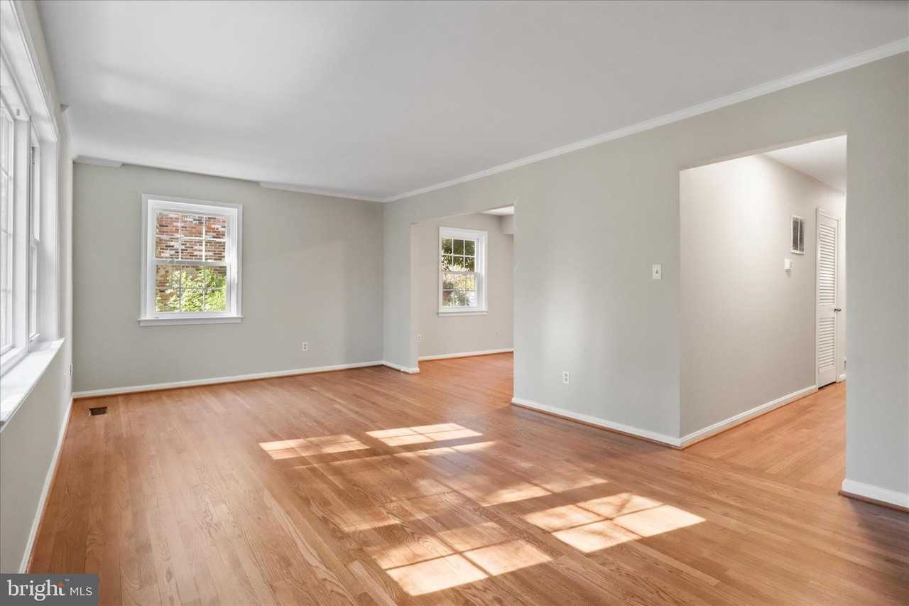 10439 Courthouse Drive - Photo 4 of 29