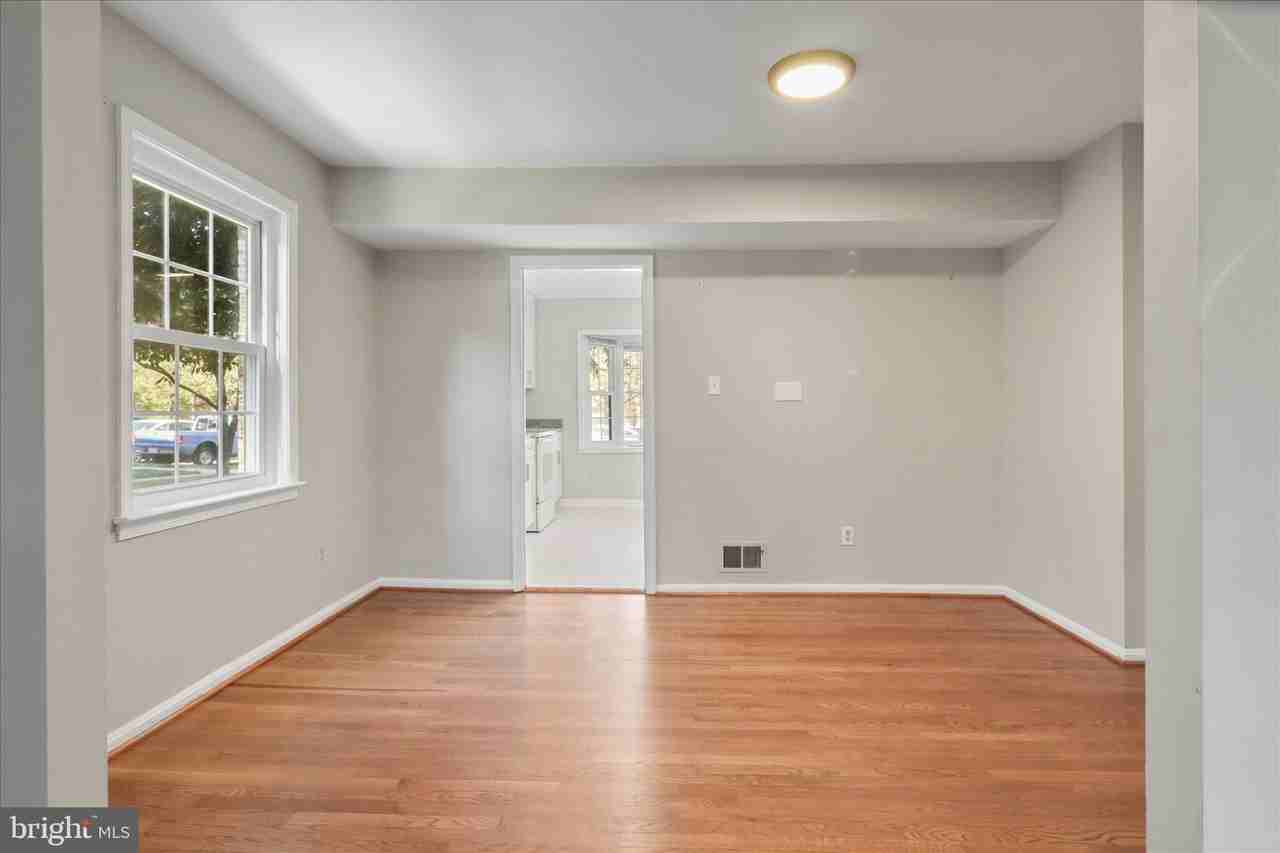 10439 Courthouse Drive - Photo 5 of 29