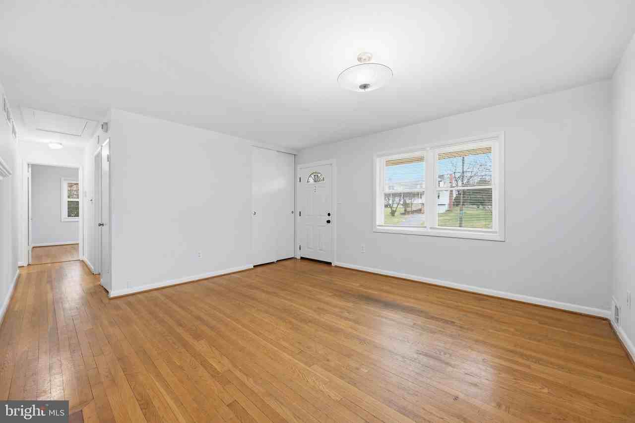 3908 Braddock Road - Photo 5 of 32