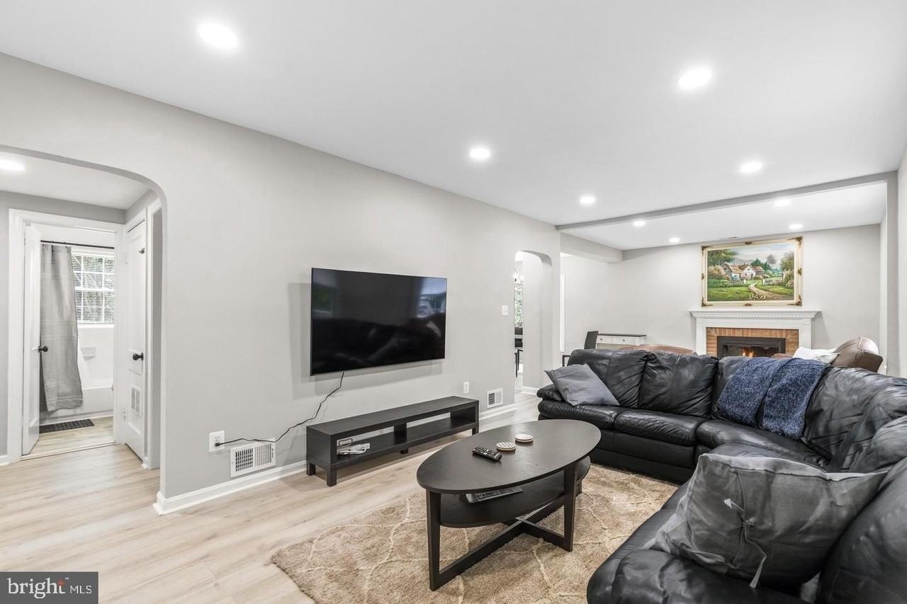 2921 Brook Drive - Photo 4 of 41