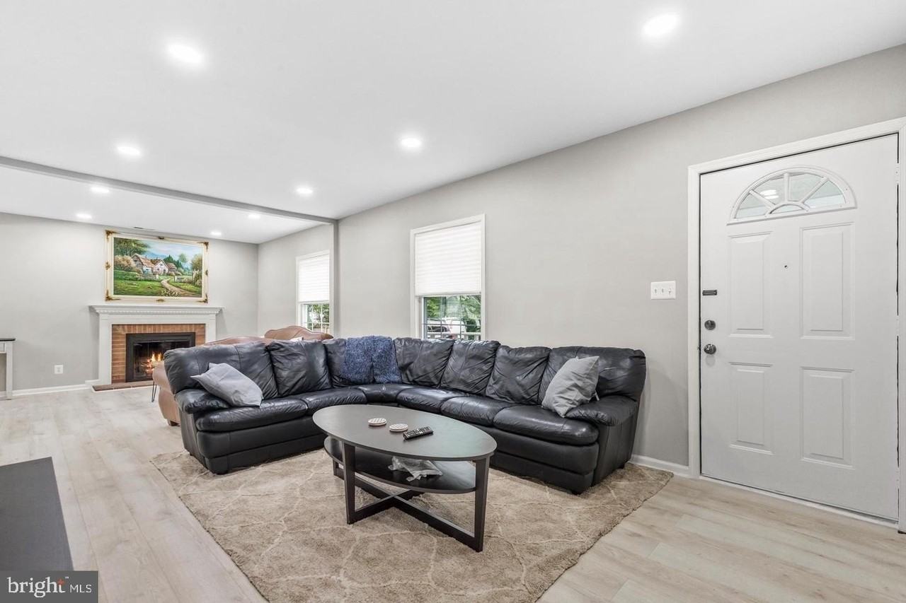 2921 Brook Drive - Photo 5 of 41