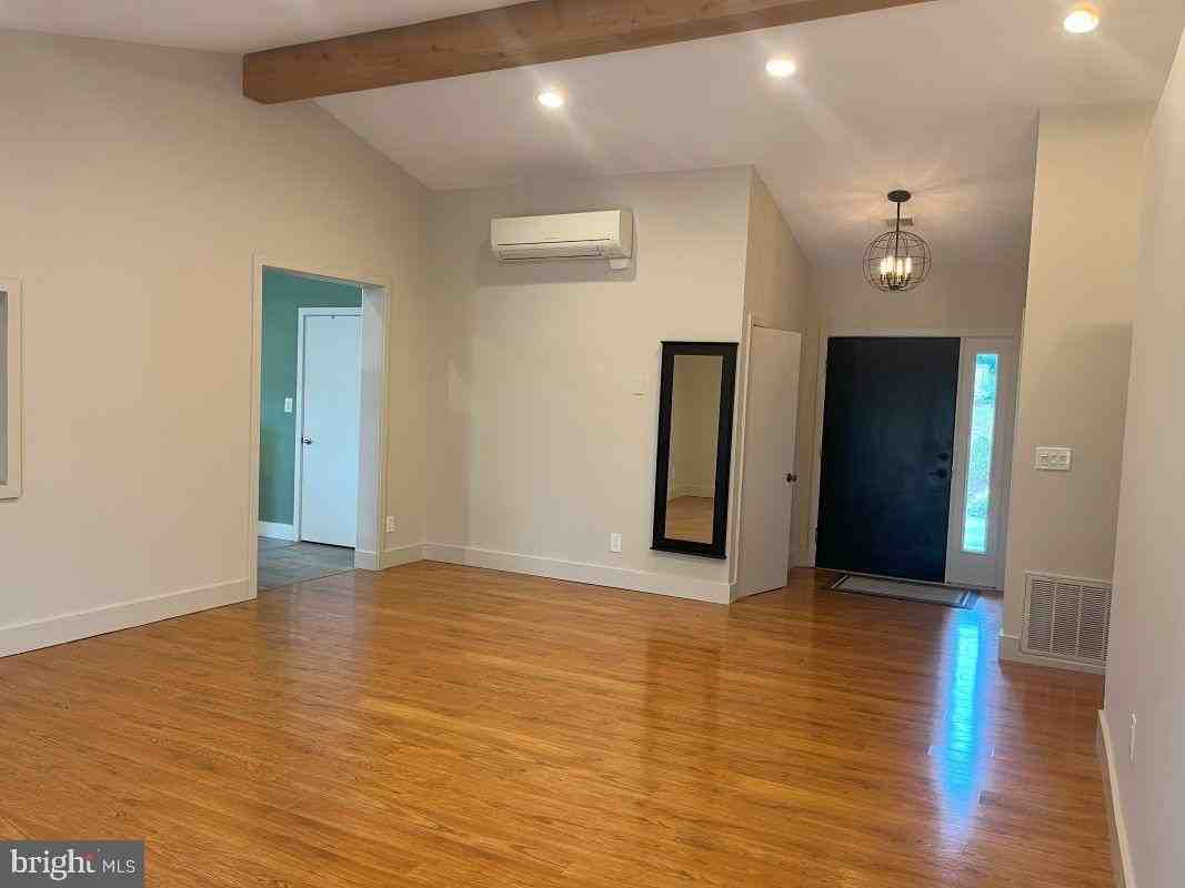 10401 Pearl St - Photo 4 of 20