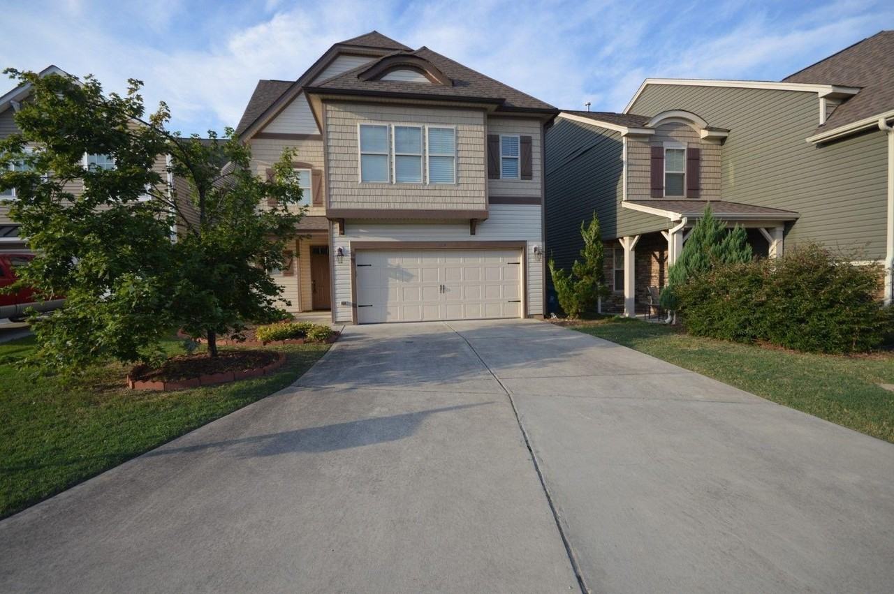 204 Station Drive - Photo 2 of 30