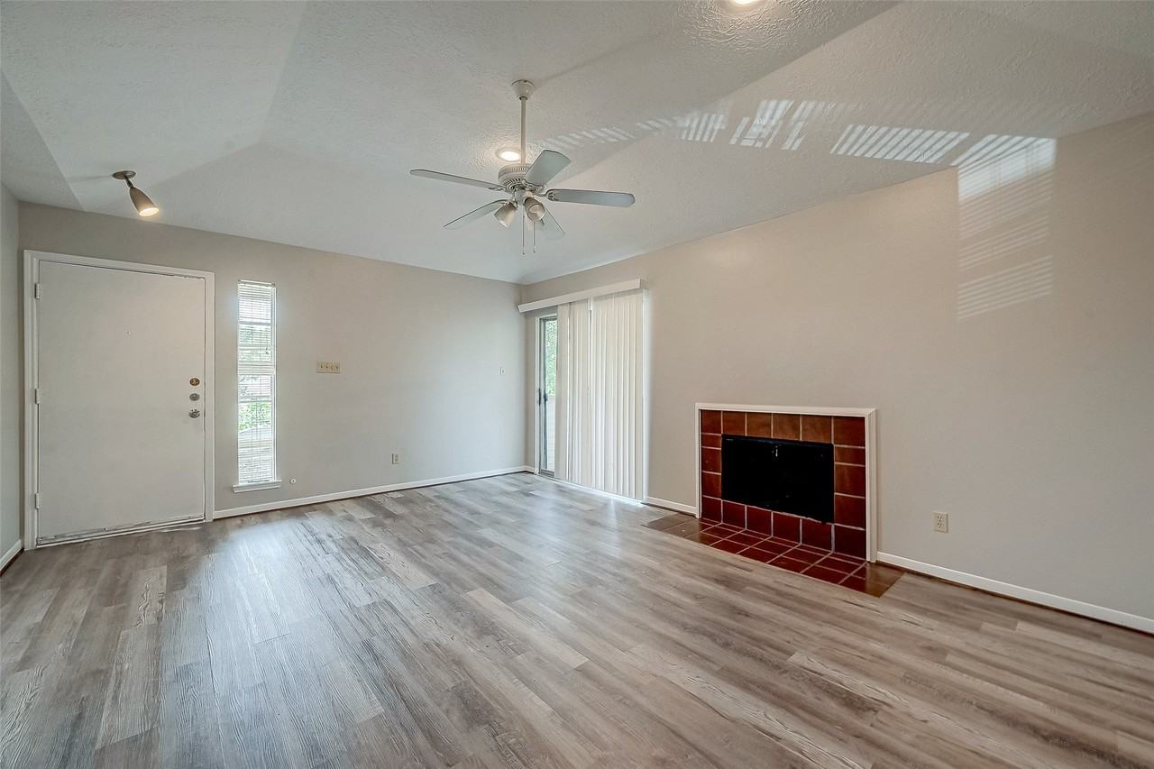 11503 Meadow Ln - Photo 4 of 39