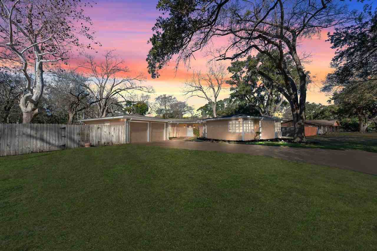 1905 Avenue D - Photo 3 of 27