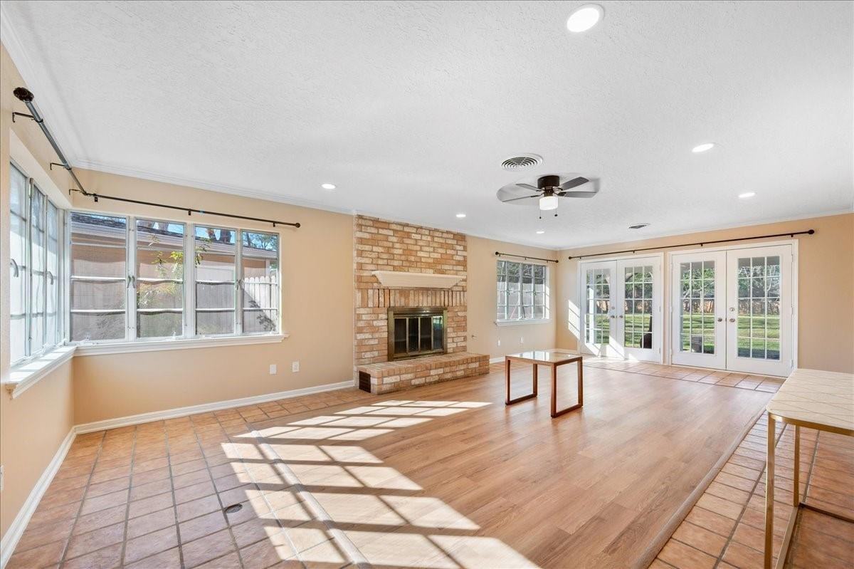 1905 Avenue D - Photo 5 of 27