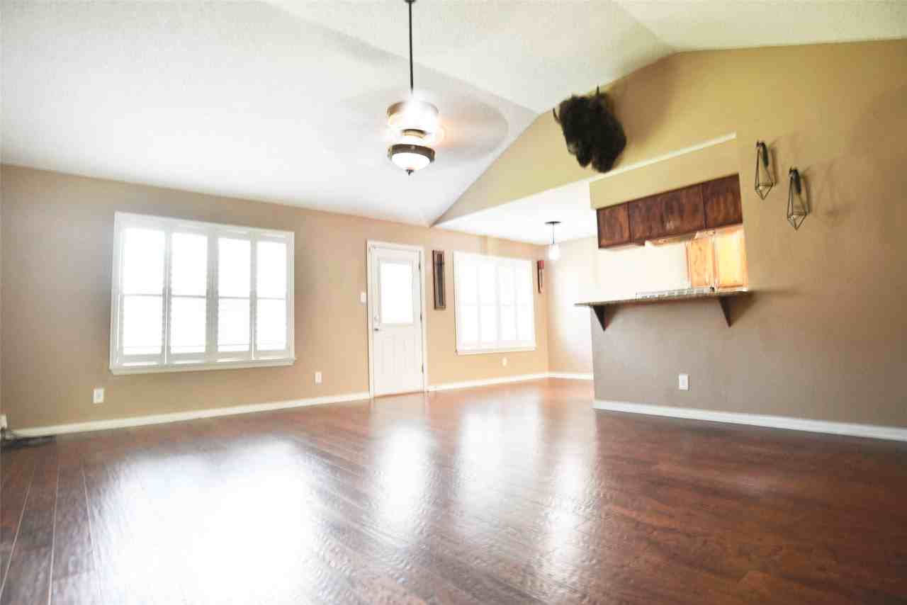 3009 Rose Ln - Photo 4 of 22