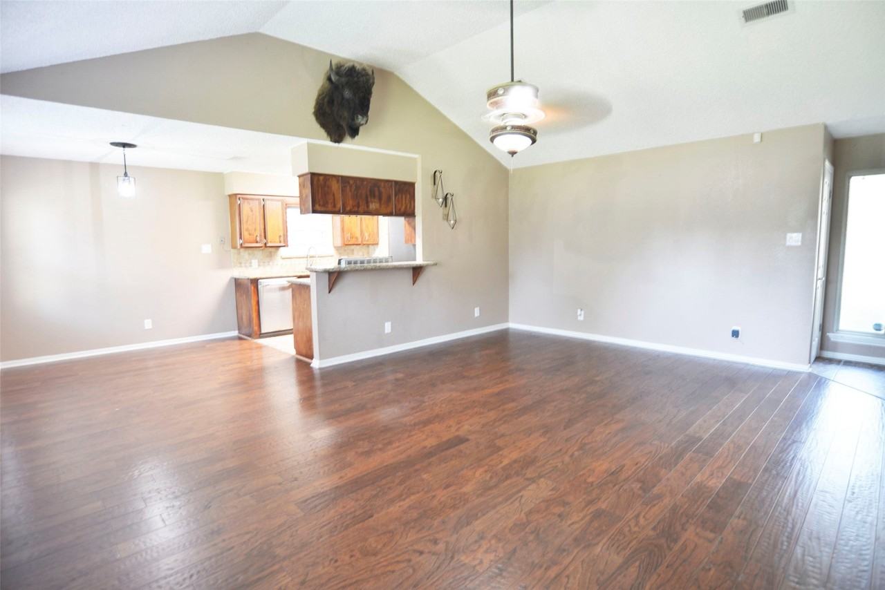 3009 Rose Ln - Photo 5 of 22