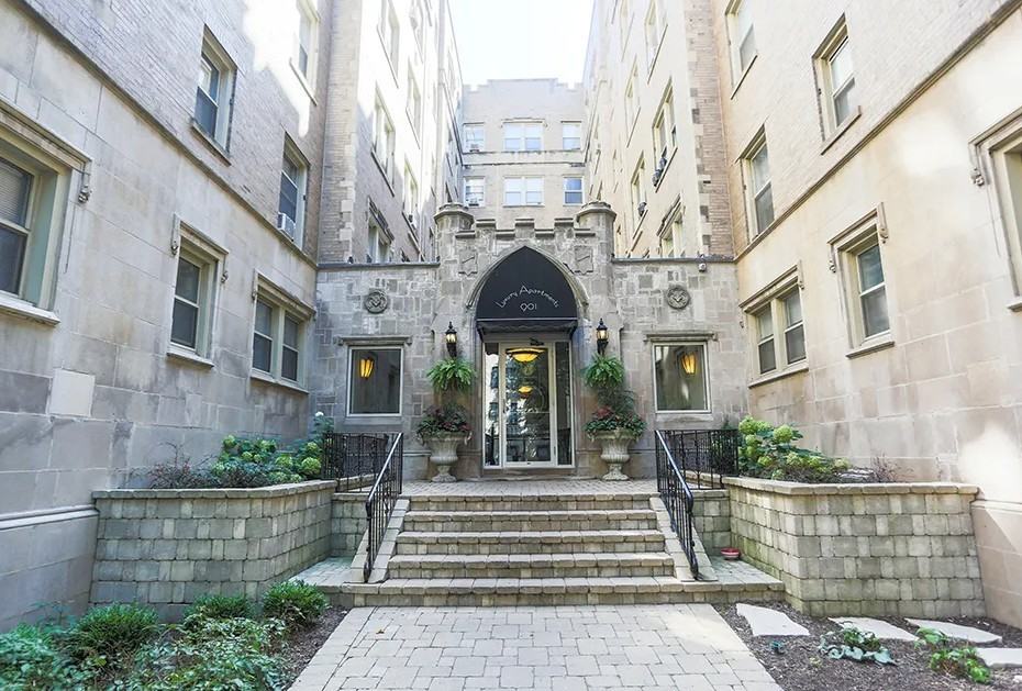 W Argyle St & N Broadway - Photo 4 of 7