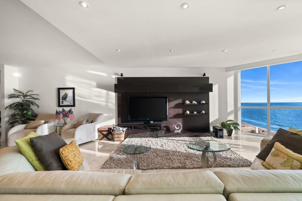 101 S Fort Lauderdale Beach Blvd #1702 - Photo 4 of 39