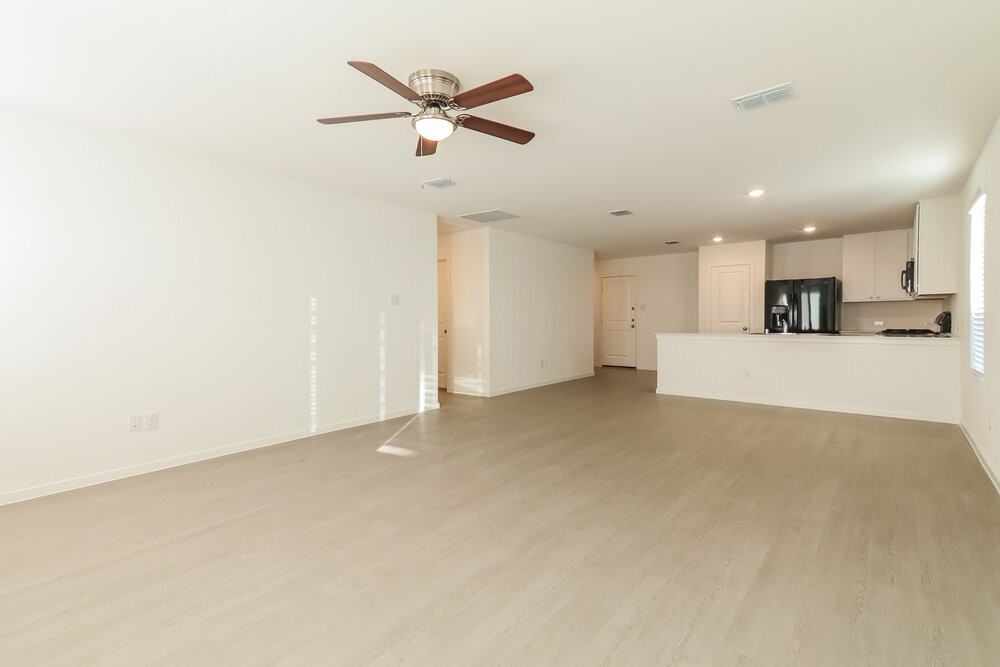 5324 Agalinis Ave - Photo 4 of 16