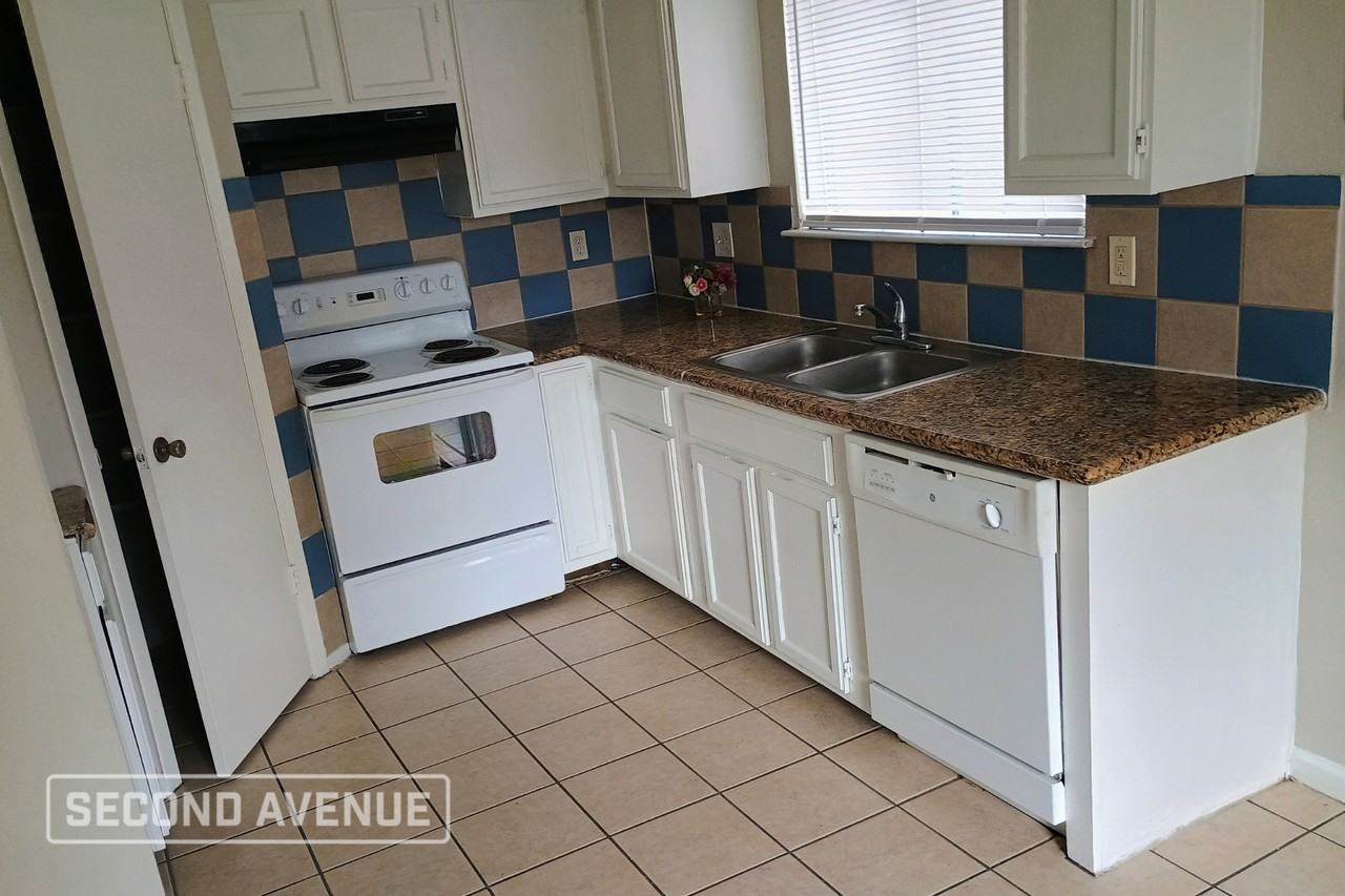 4306 Tylergate Dr - Photo 3 of 9