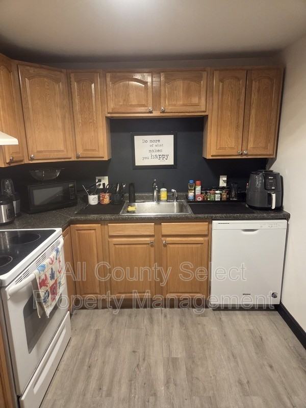 14 Woodman Way #12 - Photo 2 of 14