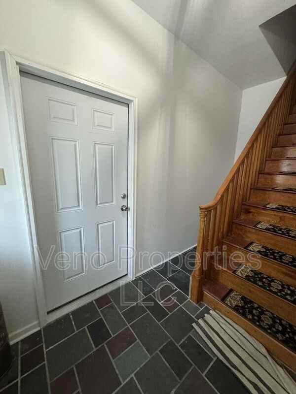 34 Congress St #1 - Photo 2 of 14