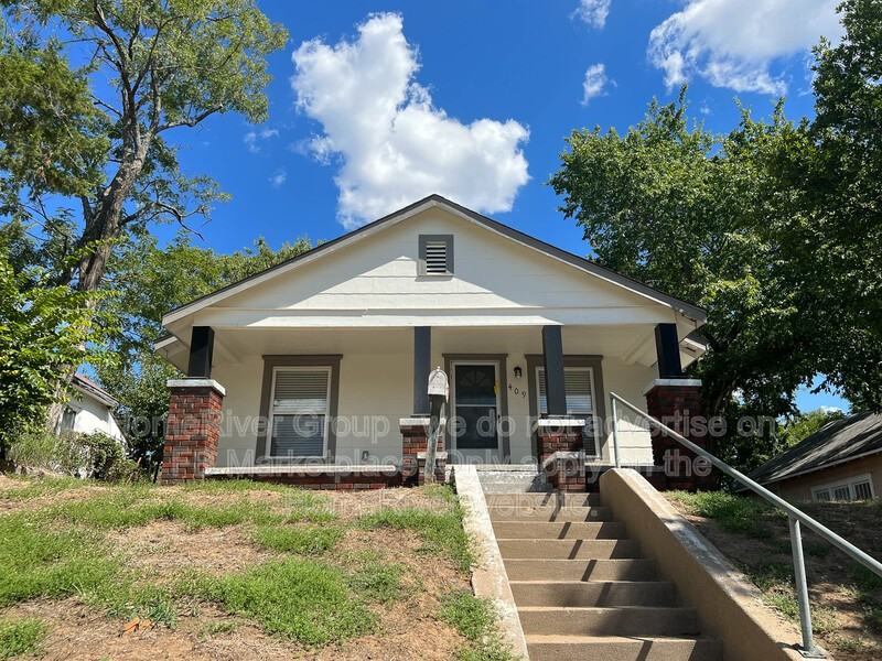 409 N Lincoln Ave - Photo 2 of 24