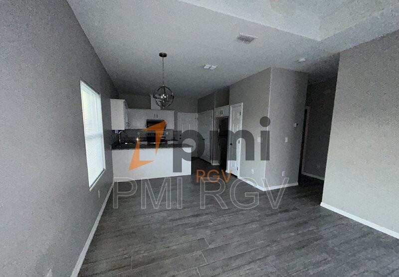 1905 Stauffer St #4 - Photo 2 of 13