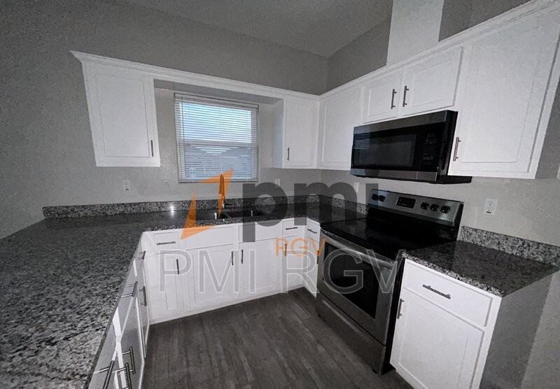 1905 Stauffer St #4 - Photo 3 of 13