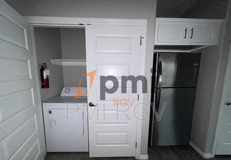 1905 Stauffer St #4 - Photo 4 of 13