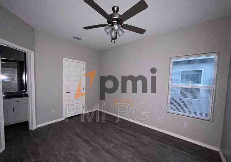 1905 Stauffer St #4 - Photo 5 of 13