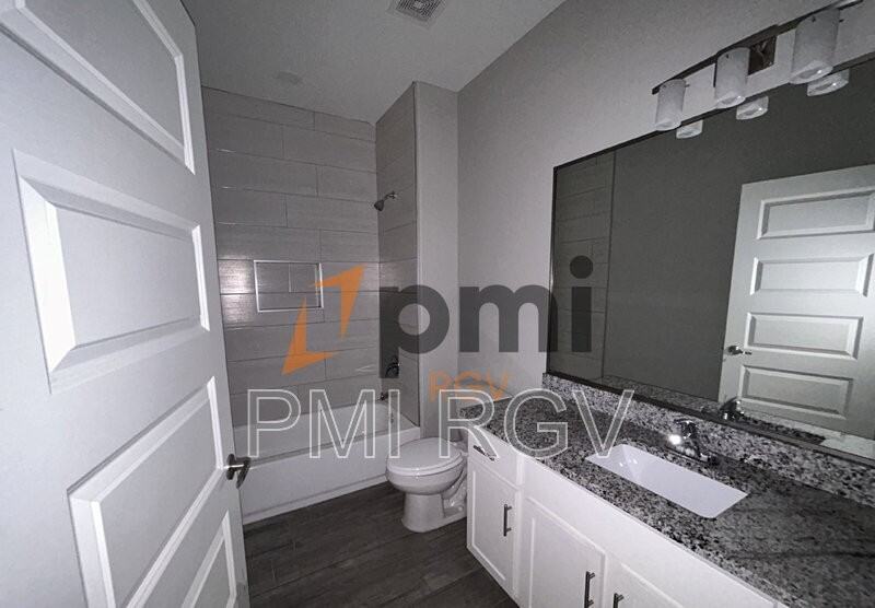 1905 Stauffer St #4 - Photo 7 of 13