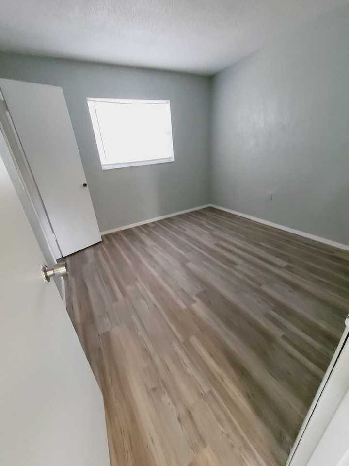 Orchard Garden Apartments - Photo 2 of 4