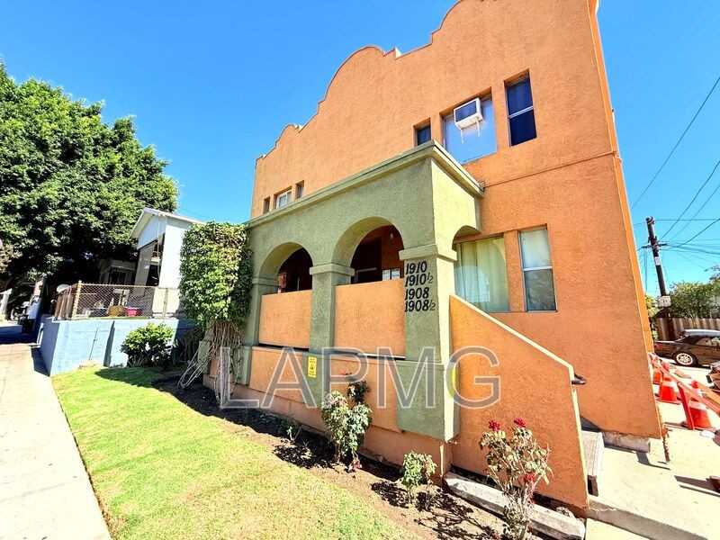 1910 Daly St - Photo 3 of 22