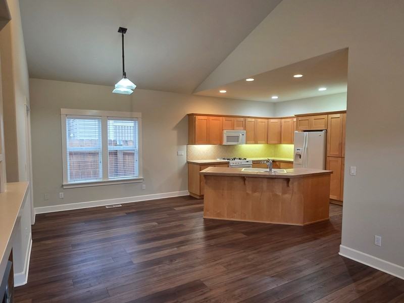 2423 Northwest Awbrey Road - Photo 7 of 22