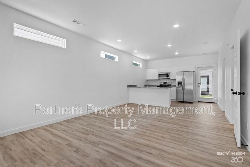 940 Illinois Avenue - Photo 4 of 24