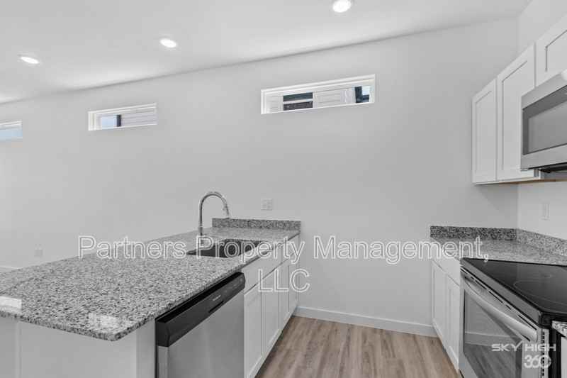 940 Illinois Avenue - Photo 5 of 24