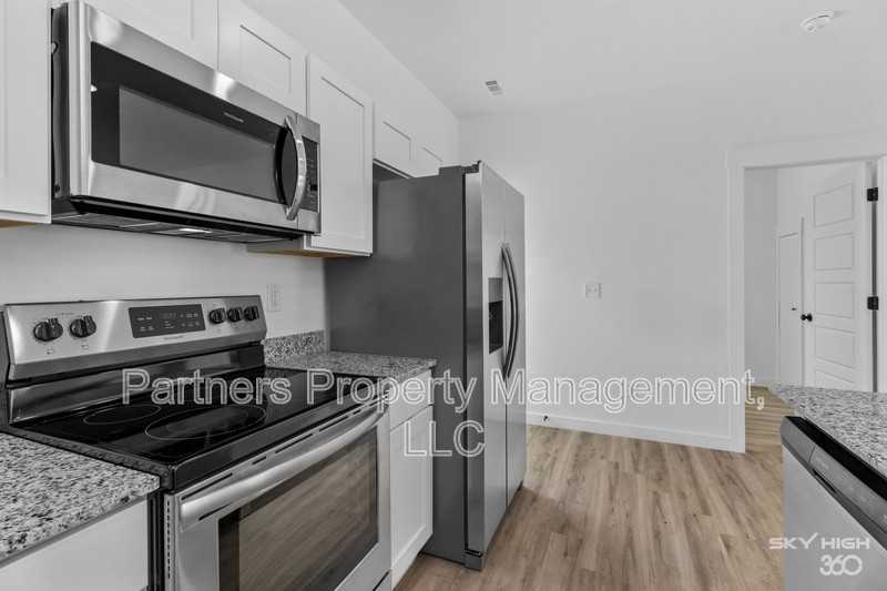 940 Illinois Avenue - Photo 7 of 24