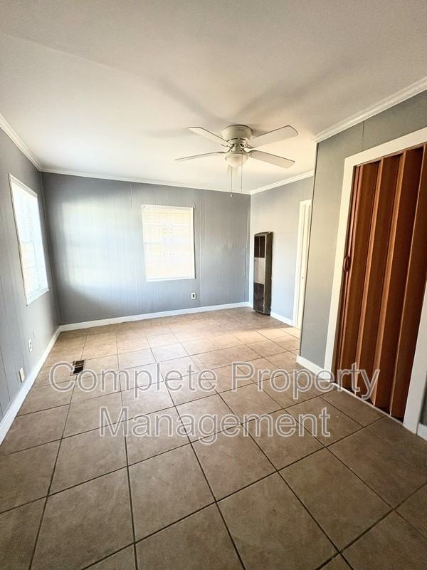 2023 Hollins Dr - Photo 3 of 9