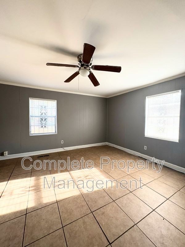 2023 Hollins Dr - Photo 4 of 9